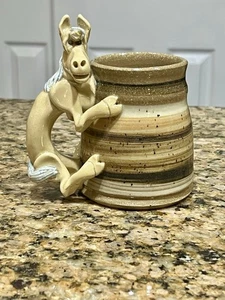 "Taza de gres hecha a mano Potter Field Horse Handle 1987 arte popular rústico 6""" - Imagen 1 de 19