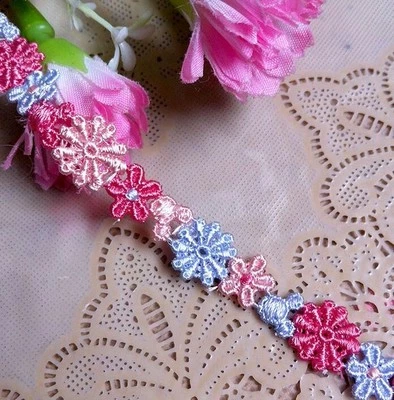 Bordado de flores de 7/16 pulgadas de ancho que se vende por yarda Foto 1 de 3