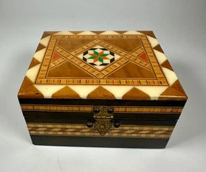 Vintage Geometric Inlay Wooden Lacquer Trinket Jewelry Stash Box - Picture 1 of 9