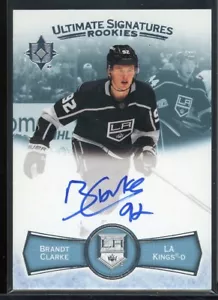 2022-23 Ultimate Collection Ultimate Signatures Rookies #USRBC Brandt Clarke - Foto 1 di 2