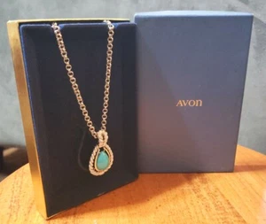 Vintage signierte Avon Halskette silberfarben Anhänger mit blauem Stein in OVP - Bild 1 von 9