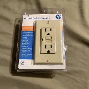 Receptáculo de falla a tierra GE marfil con placa de pared 120V/15A 17823 - NUEVO SELLADO - Imagen 1 de 4