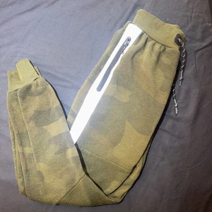 Boys XS Joggers Camo Size Medium 10-12 - Picture 1 of 12