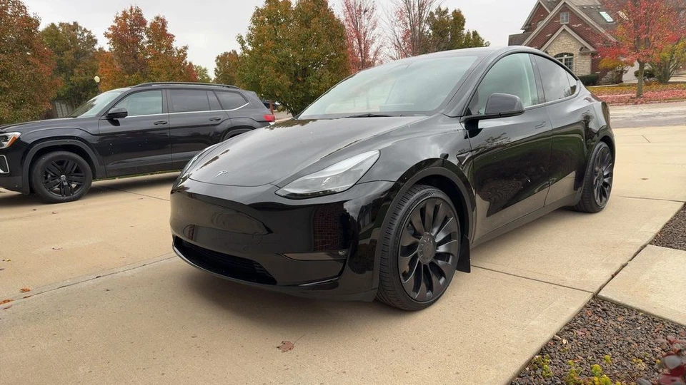 Tesla Model Y Performance 2023 Foto 1 de 4