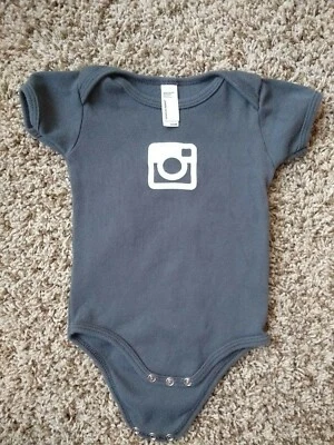 Instagram 婴儿连体衣 American Apparel 3-6 个月 — 第 1/2 张图片