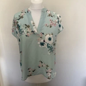 Shein Blouse Size M Mint Green Flowers Short Sleeves V Front - Picture 1 of 7