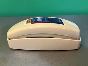Teléfono de casa AT&T Trimline 210 vintage crema botón pulsador pared/escritorio *sin cable* - Imagen 1 de 15