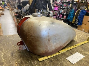 OEM Harley Hummer 125 165 Gas tank High Tunnel Custom Chopper Old Skool Peanut - Photo 1 sur 16
