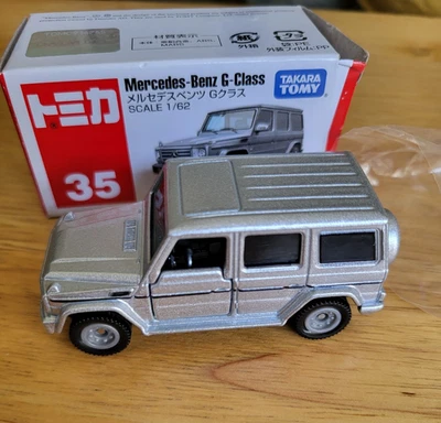 Coche modelo diecast Tomica #35 Mercedes-Benz Clase G escala 1/62 Foto 1 de 3