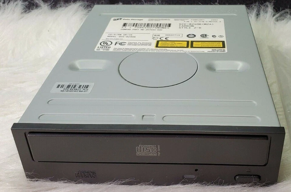 Hitachi-LG Data Storage Internal 5.25 Desktop IDE ATA PATA CD-RW Drive GCE-8240B - Image 1 of 1