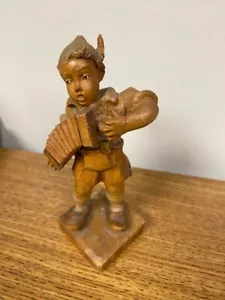 DE COLECCIÓN PETER PAN ESCULTURA NIÑO ACORDEÓN YODELING CONCERTINA TALLA EN MADERA SIROCO - Imagen 1 de 7