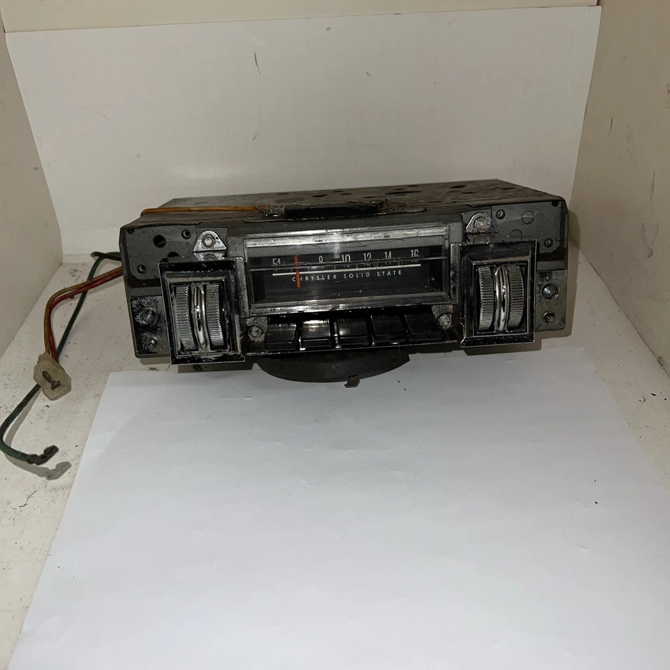 1968 1969 Plymouth GTX Satellite Road Runner original AM Radio 68 69 - Image 1 of 4