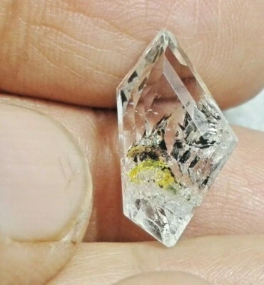 11.05 Cts Japan Quality Fluorescent Petroleum Quartz Faceted Loose Gemstones - Image 1 of 4