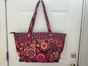 Vera Bradley "CARNABY" Large Duffle/Weekender Bag Quilted & Lined 23 X 13 X 7.5 - Picture 1 of 4