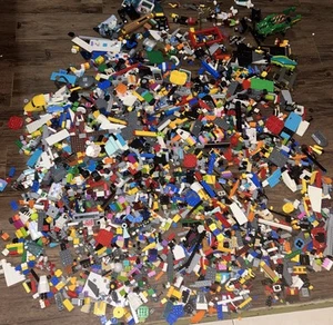 Legos Assorted Bricks ,Starwars Minifigures, Accessories Plus More! 15 Pounds! - Picture 1 of 17