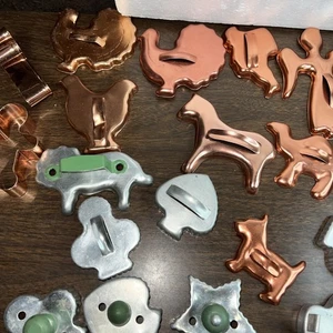 Cortadores de galletas vintage de plata y cobre de metal - Imagen 1 de 4
