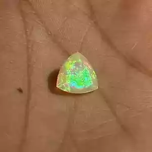 Pietra preziosa tagliata opale etiope naturale 1,4 cts 9,7 x 5 mm trilioni tagliata non trattata - Foto 1 di 17