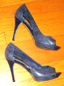 White House Black Market Blue Snake Croc Peep Toe Heels Size 8 Stiletto - Picture 1 of 7