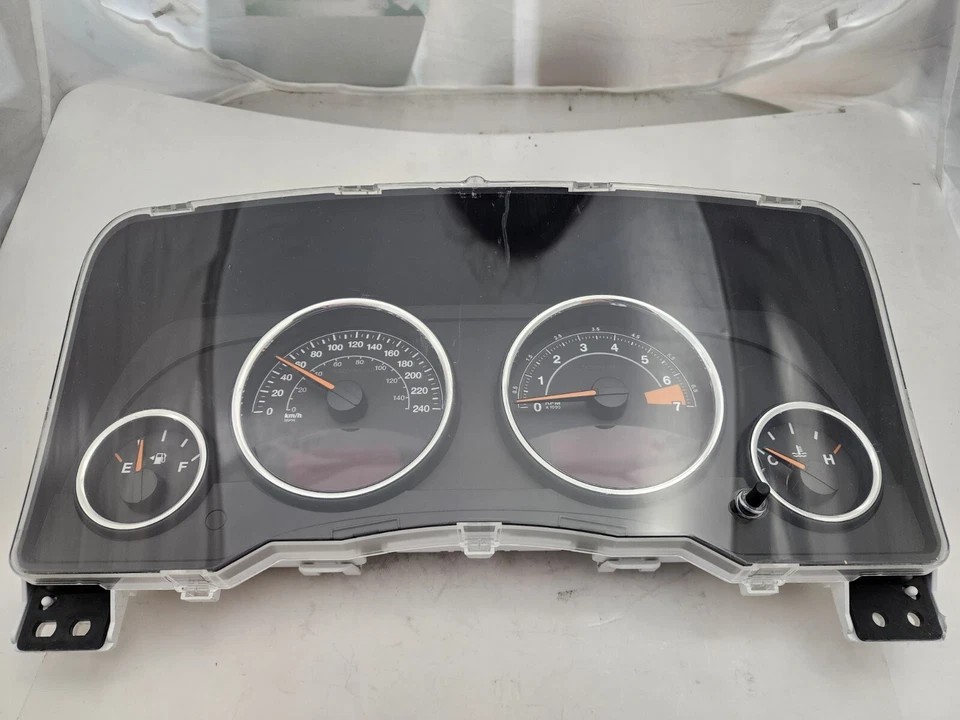 2016-2017 Jeep Compass Patriot KM/H Instrument Cluster Panel Mopar 68233471AE Foto 1 de 4