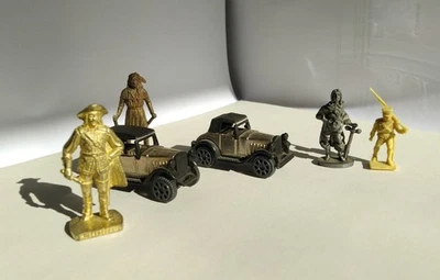 3 Soldatini Piombo Kinder + 2 Auto Metallo E Plastica+ 1 Airfix - Immagine 1 di 4