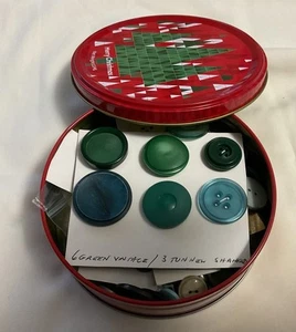 Xmas Tin Vintage And Newer GREEN Plastic Buttons .All Sizes/ Shades - Picture 1 of 13