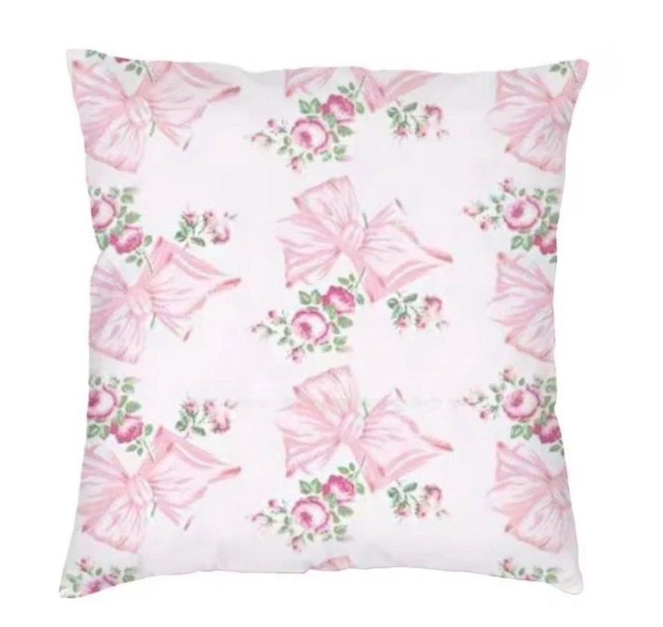 Funda de almohada 18x18 ROSA Love Shack inspirada en fantasía coqueta cottagecore Foto 1 de 3
