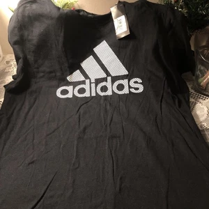 Neu mit Etikett Adidas Damen geschnittenes schwarzes T-Shirt Go To Tee 2XL - Bild 1 von 8