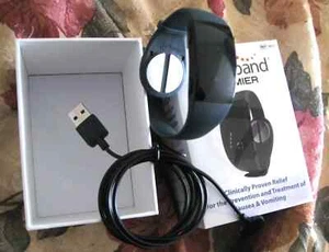 Relief Band Premier 2.0 Wristband, Nausea Motion Sickness W/ Charger Cable & Gel - Picture 1 of 9