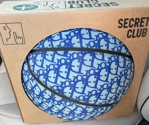 Dior Chinatown Market - SECRET CLUB "Dior" Monogram Basketball NEU - Bild 1 von 4