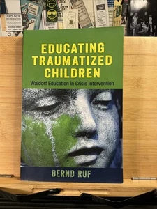 Educating Traumatized Children : Waldorf Education in Crisis Intervention by... - Foto 1 di 3