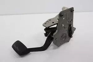 BRAKE FOOT STOP PEDAL W/ MOUNT BRACKET OEM 84517824 GMC ACADIA 2017 - 2023 - Foto 1 di 8