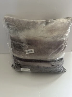 Almohada decorativa de paisaje cepillado Michael Aram, 18" x 18" Foto 1 de 3