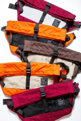 Paquete de bolsa de cintura mullida limitada Foto 1 de 4