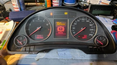 1311 Tacho Kombiinstrument Audi A4 8E TDi Bosch 8E0920900N 194602 km - Bild 1 von 4