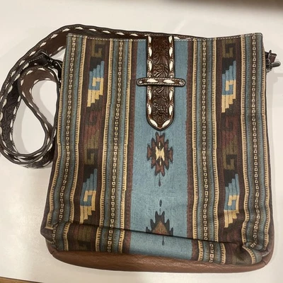 Cartera de mujer Nocona 13,5 x 12,75 x 5 pulgadas oculta bolsillos aztecas multicolor Foto 1 de 4