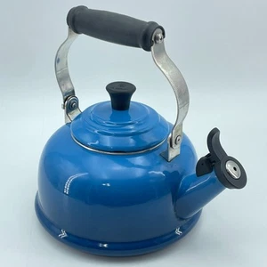 LE CREUSET Enamel On Steel Whistling Tea Kettle 1.7 Qt Marseille Blue Classic - Picture 1 of 11