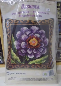 KIT PUNTO CROCE CUSCINO 40 x 40 SU CANOVACCIO STAMPATO RICAMO CON LANA FIORE VIO - Picture 1 of 1
