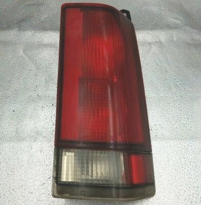 Chevy Express 1500 1998 fabricante original lado derecho del pasajero luz trasera 96 97 99 Foto 1 de 4