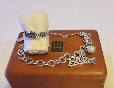 Paquete James Avery Believe retirado, pulsera tamaño pequeño. Foto 1 de 4