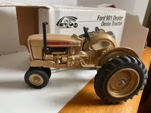 1/16 Ford 901 Narrow Front Tractor, 1994 Dealer Expo Edition, Gold Demo Tractor - Picture 1 of 12