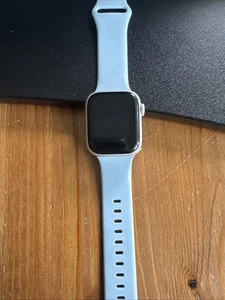 Apple Watch Series 7 - 41mm - A2475 - Starlight - GPS Only - w/ Band - Photo 1 sur 6