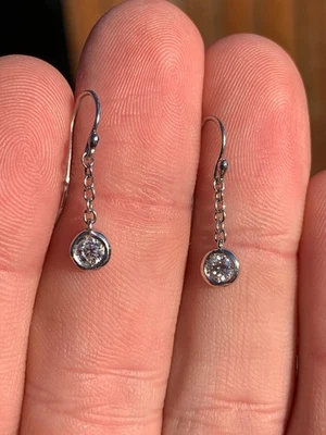 18ct gold diamond earrings - Image 1 of 4