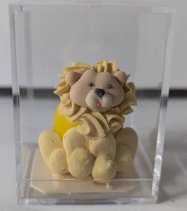 Rare 1987 Kencraft Gumball Buddies Wizard of Oz Cowardly Lion With Acrylic Case - Picture 1 of 3