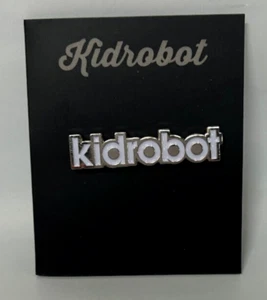 Kidrobot Pinning & Winning Series 2 Enamel Pins - Kidrobot Chrome Logo - Imagen 1 de 1