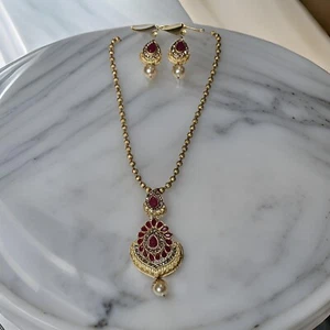 Women Diamond Shape Long Chain Necklace With Earring Imitation Pearl Jewellery - Picture 1 of 3