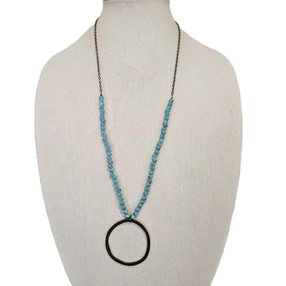 Collar colgante de bronce con cuentas de piedra Howlita azul Beljoy Foto 1 de 3