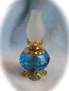 casa de muñecas casa de muñecas miniatura lámpara de aceite de mesa victoriana eléctrica azul rubí - Imagen 1 de 3