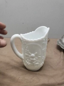 Vintage imperial White Milk Glass Windmill Pitcher 6", 16 oz. From the 1950s - Picture 1 of 12
