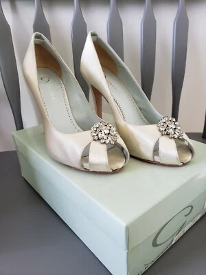 Zapato Grazia Marfil Seda Mujer Puntera Abierta Diseño Estrás - Talla 7.5 B - Tacón 4” Foto 1 de 4