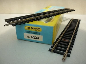TRIX International 2-Ltr. 10 x 4204 gerade Gleise und ein 4290 Funkentstörgleis. - Bild 1 von 3